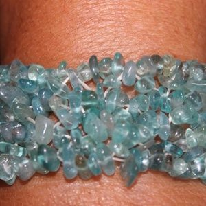 GORGEOUS SEA GLASS BLUE ELASTIC BRACELET